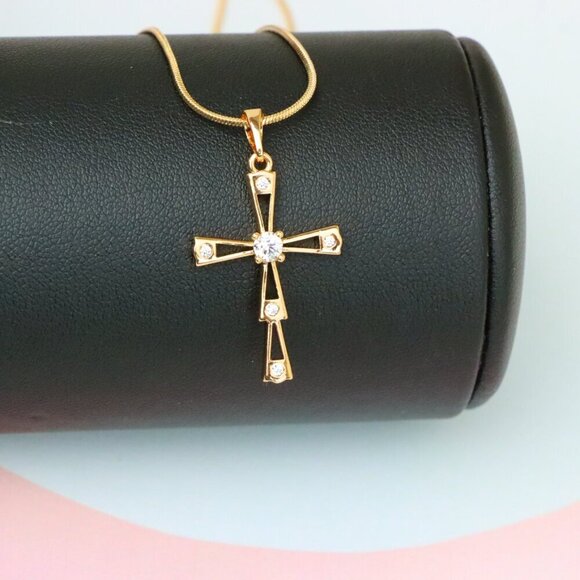 "Elegant Rose Gold Cross Pendant with Sparkling Center Stone, XPPT1833 - Picture 9 of 12